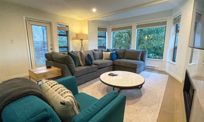 Blueberry Hill House | 3BR Stunning Recently Renovated Condo by Harmony Whistler
