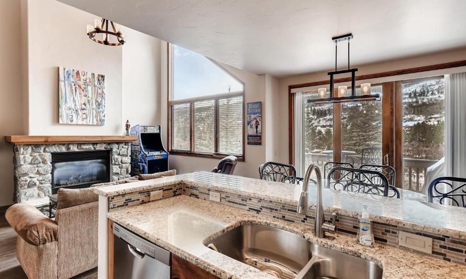 Mountain House House | 3BR Townhome - Walk to Slopes