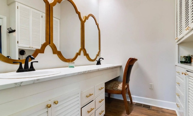 Opelousas Other | 3BR w/acres for walks, picking up pecans, coffee on 1-3 porch, casino/horse-race