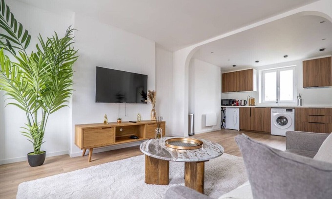 Adamville Apartment | 3D - Renovated apartment ~ Saint-Maur-des-Fossés