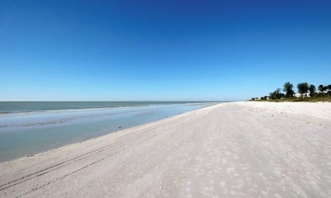 Sanibel Condo | 3rd-Floor Pointe Santo Retreat with Lake & Gulf Views | Updated 2BR/2BA Condo