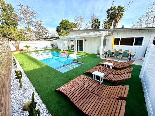 Reseda Villa | 4 Bed Modern Pool House with Spa & Game Room