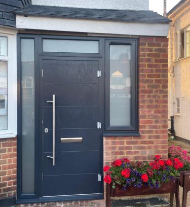 Whitton House | 4 bed house close to Allianz Stadium, LHR and London 20mins away