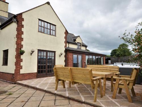 Tiverton House | 4 Bed in Uplowman 60110