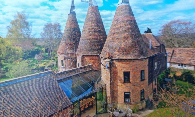 Horsmonden House | 4 bed, Kent Oast House, in the garden of England.