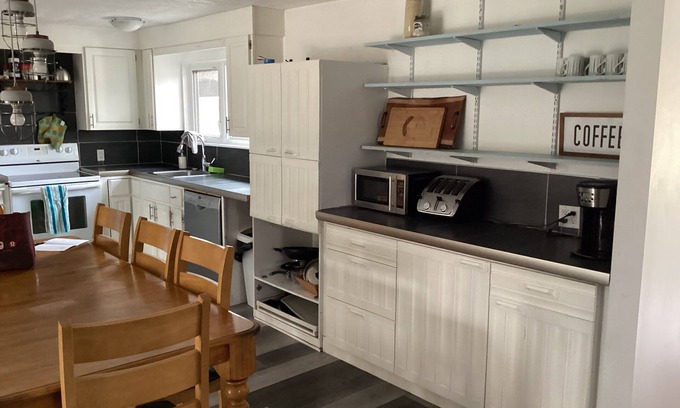 Huron-Kinloss Cottage | 4 bedroom 2.5 baths sleeps 10 Wifi and free parking