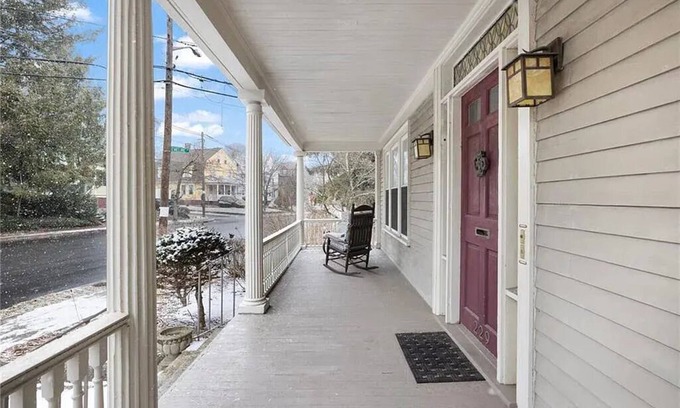 Providence House | 4-bedroom 2-bathroom home in lovely Providence near brown university w WiFi