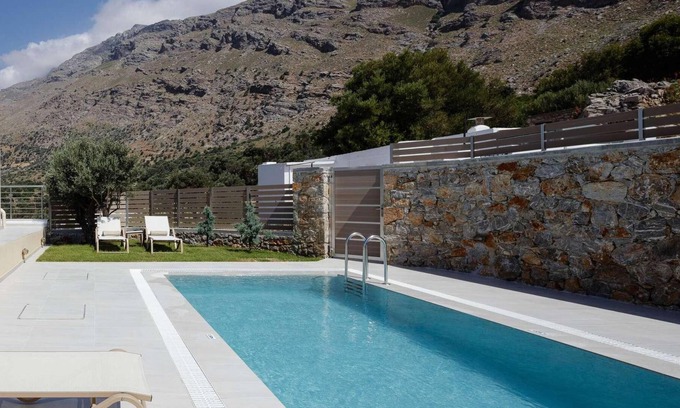Orne Villa | 4 bedroom accommodation in Aghia Galini
