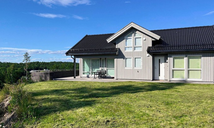 Arendal House | 4 bedroom amazing home in Færvik