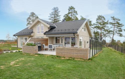 Arendal House | 4 Bedroom Cozy Home In Færvik
