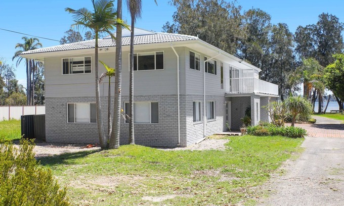 Sanctuary Point House | 4 Bedroom - Family Friendly home with direct access to the Basin