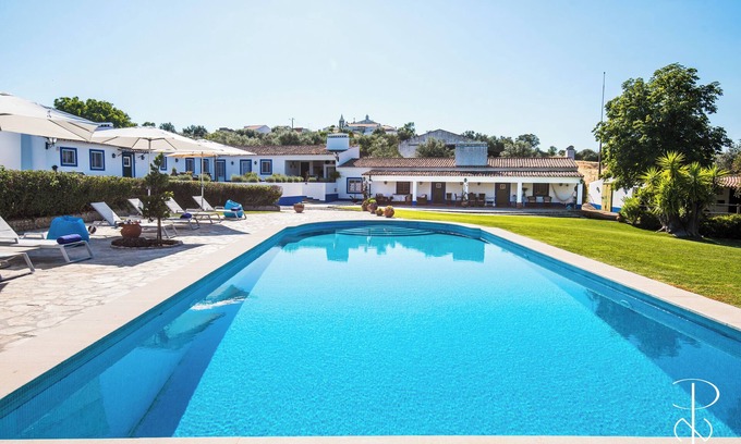 Reguengos de Monsaraz Other | 4-bedroom farmhouse in tranquil Alcáçovas with WiFi, ACn