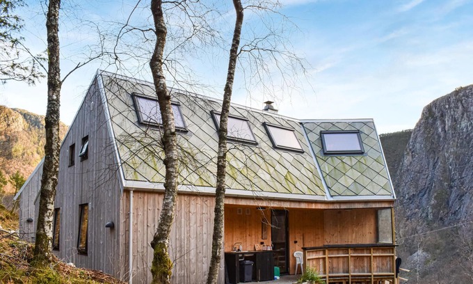 Suldal House | 4 bedroom gorgeous home in Erfjord