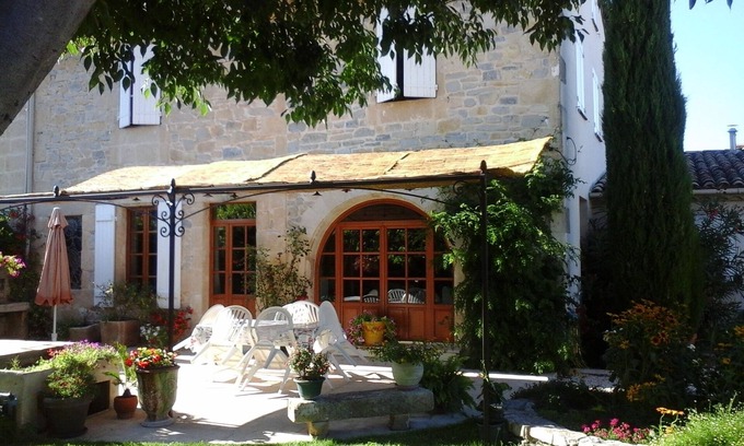 Marguerittes House | 4-bedroom house 35' from the sea