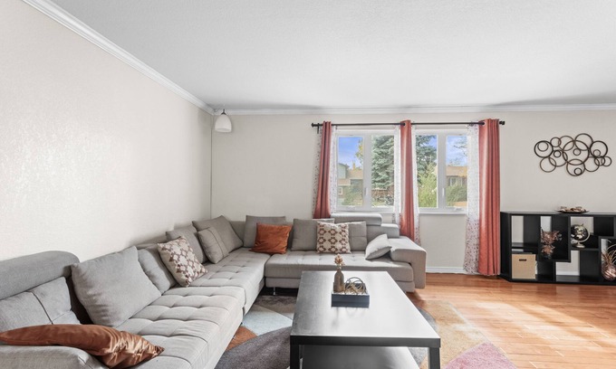 Willow Park House | 4-bedroom house in tranquil Aurora with AC, WiFi. Enjoy a peaceful getaway