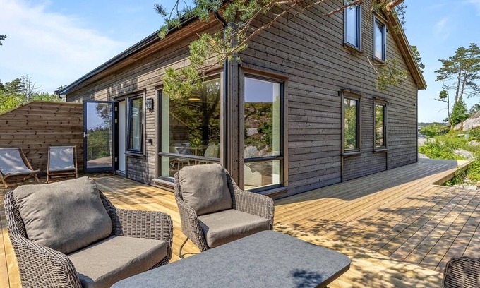 Risor House | 4 bedroom lovely home in Risør