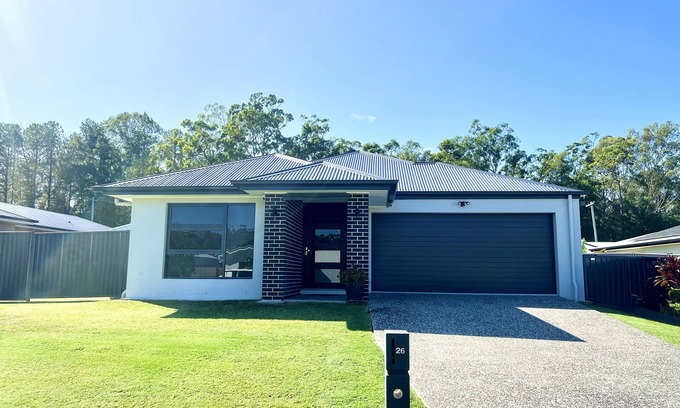 Landsborough House | 4 Bedroom Modern Home