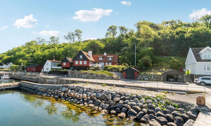 Hasle House | 4 bedroom nice home in Hasle