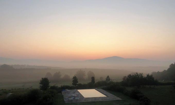 Le Piazze Villa | 4 Bedroom Tuscan Country Villa with Infinity pool & stunning views near Cortona