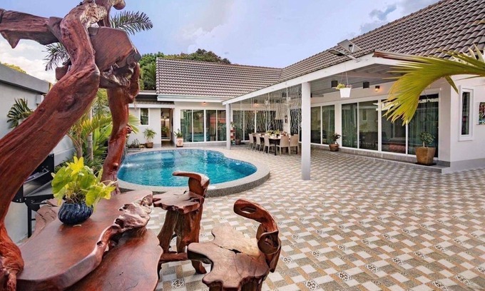 Na Chom Thian Villa | 4-bedroom villa in fantastic Tambon Bang Sare with AC