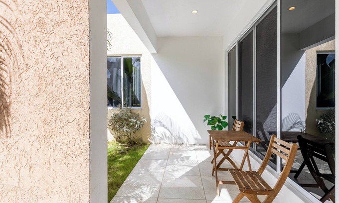Salem Villa | 4-bedroom villa in wonderful Runaway Bay with AC, WiFi