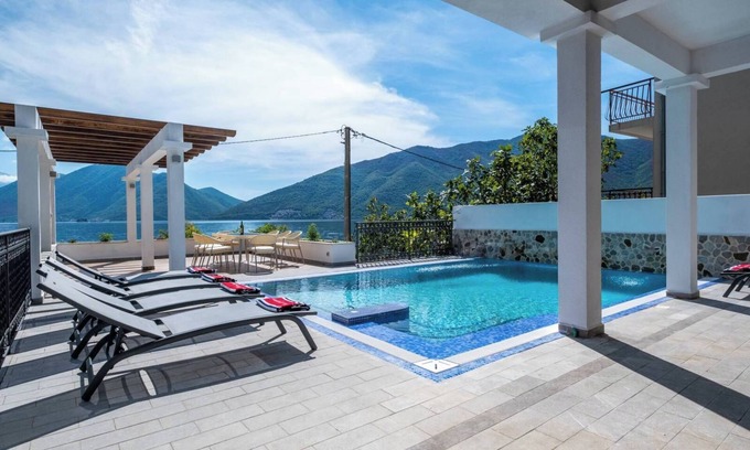 Strp Villa | 4-bedroom villa in wonderful Strp, Kotor with WiFi, fitness room