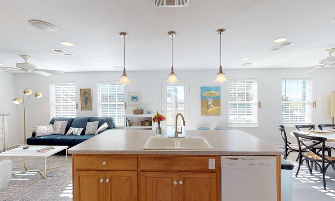 Port Bolivar House | 4 BR 4 Ensuite Bathrooms, Steps to Beach, Community pool, Cargo Lift, Fenced
