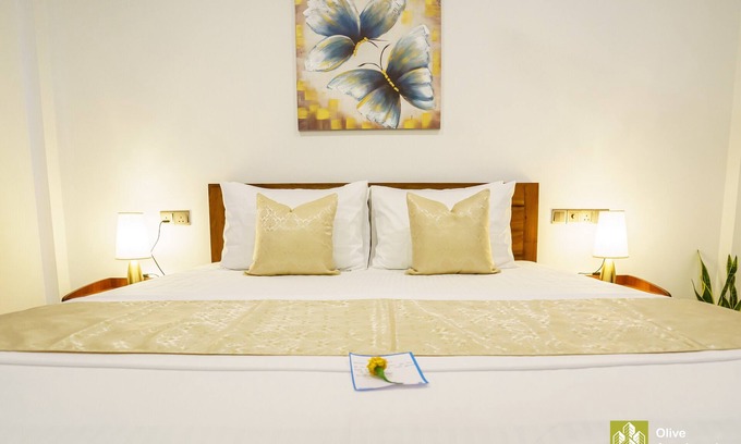 Sri Jayawardenepura Kotte House | 4-BR bungalow in lovely Thalawathugoda with WiFi & AC - OLIVE NEST