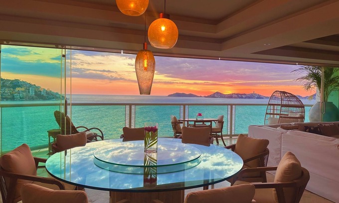 Costera Acapulco Apartment | 4 BR Luxury beachfront apartment in Acapulco Bay.