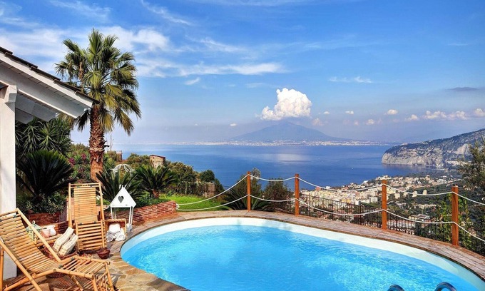 Massa Lubrense Villa | 4 ensuite bedroom villa with pool near Sorrento centre
