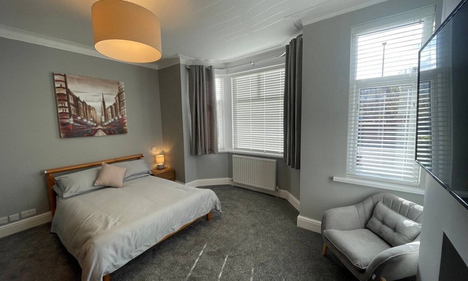 Manchester Apartment | 4 Luxury Ensuite Bedrooms, Games & Arcade Room