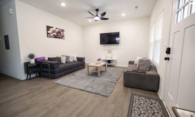 Burlington House | 4 Min to Downtown - 10 Min to Elon - Washer and Dryer
