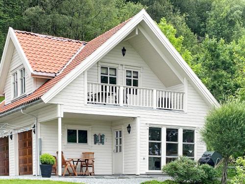 Bjørheimsbygda House | 4 person holiday home in Tau