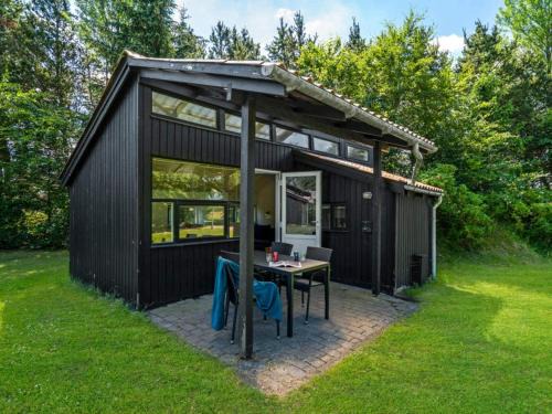 Hampen House | 4 person holiday home in Hampen