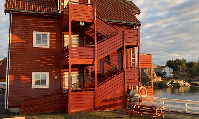 Nautnes Apartment | 4 person holiday home in Tjeldstø