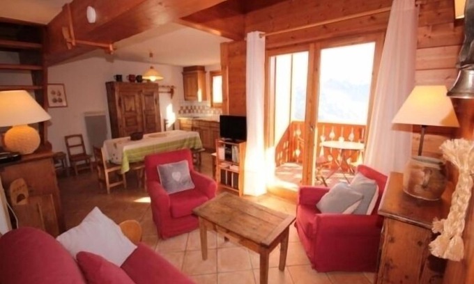 Bisanne 1500 Apartment | 4-room mezzanine apartment with balcony, fully equipped, pets allowed, covered parking.