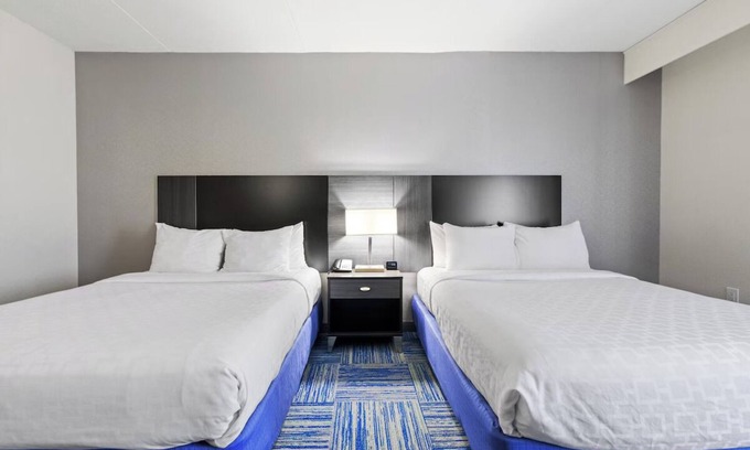 East Texas Hotel | 4 Simple Yet Stylish Rooms Near Dorney Park & Wildwater Kingdom - w/Breakfast!