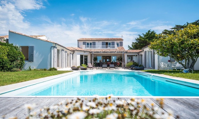 Sainte-Marie-de-Re Villa | 4-Star Beachfront Villa Les Ensemberts (with heated swimming pool)