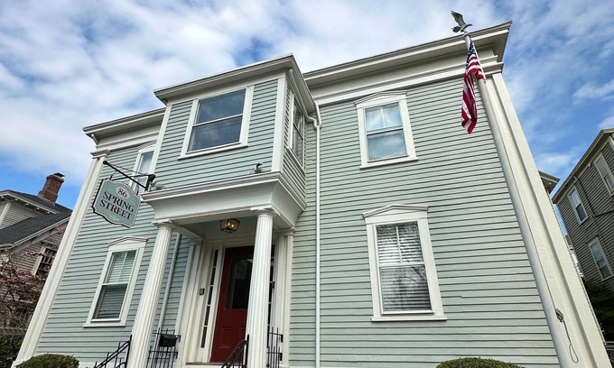 Newport House | 4 Unit Dog Friendly Home (Sleeps 18) on Historic Spring St.