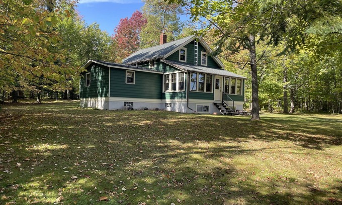 Marenisco Cabin | 400 feet of private frontage on Lake Gogebic. Sleeps 10, 4 bed/2 bath.