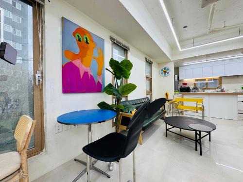 Seongsu Apartment | 401, Atelier Seongsu Riverside Loft Cherry Blossom Road Han River airport bus