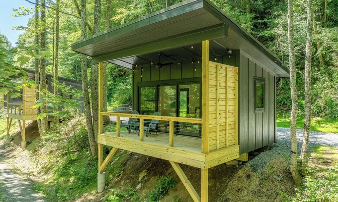 Rosman Cabin | 44 Caddisfly Court - Riverfront Fishing Cabin