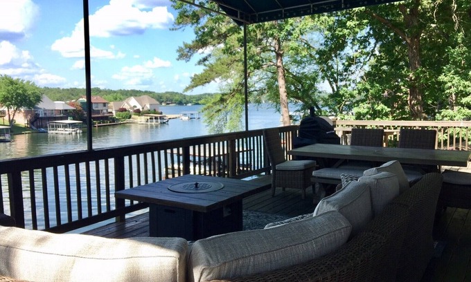 Lakeland House | 4BR/2BA And 2 Living Areas. Large Deck. Double Dock Sleeps 10