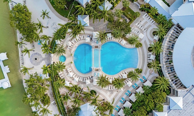 Rock Harbor Villa | 4BR Key Largo Stay – Pool, Parking + Beach Club