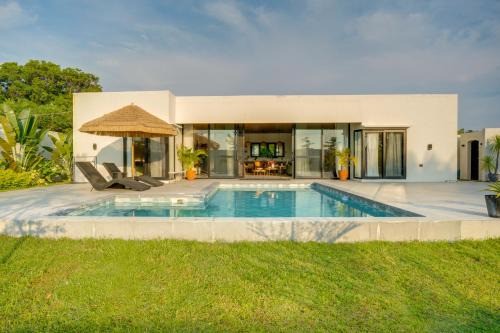 Calatagan Villa | 4BR Villa with Pool in Calatagan Batangas up to 16 Guests