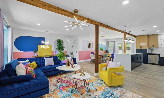 Park Central House | 5-BD/2-BA Cheerful Retreat | Pool, Patio, Firepit