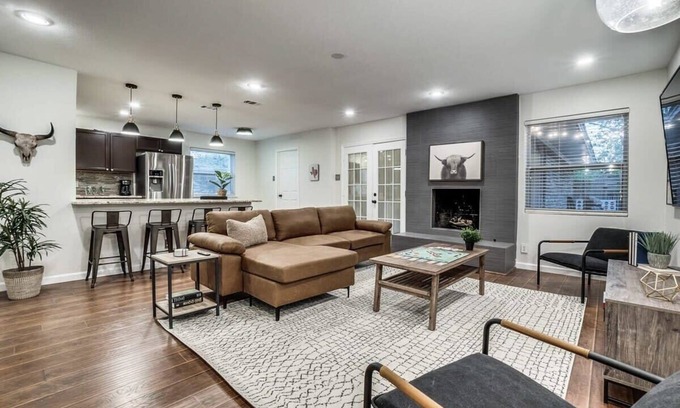 Park Central House | 5-BD,2-BA Spring Valley Park Home w Backyard Fun