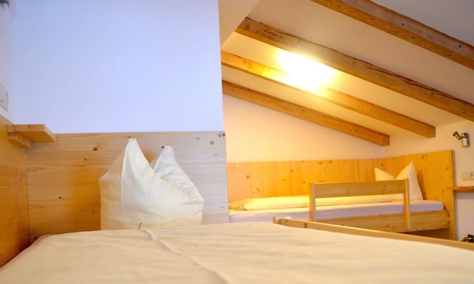 Mandarfen Cabin | 5-bed room with shower/toilet - Pitztal ski hut