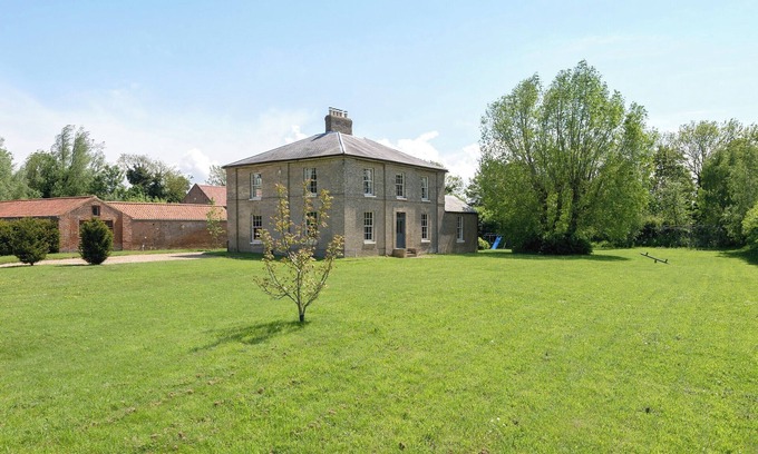 Tilney Fen End Cottage | 5 bedroom accommodation in Kings Lynn