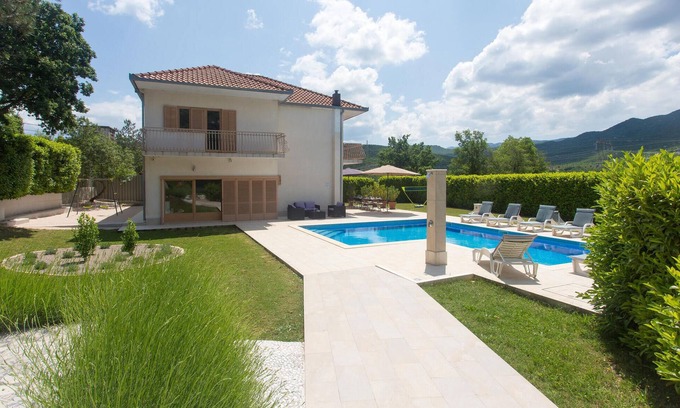 Trilj House | 5 bedroom gorgeous home in Bisko